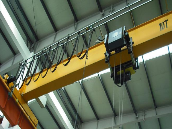 如何根據工作負載調整單梁行車控制電路的參數？