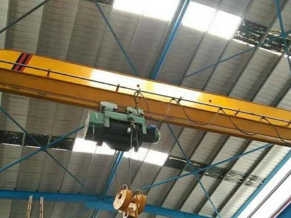 單梁起重機紅色線為何連接主接觸器線圈？有何功能？