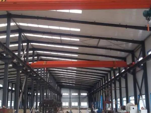 單梁起重機如何避免在接線過程中損壞遙控器內的變壓器？