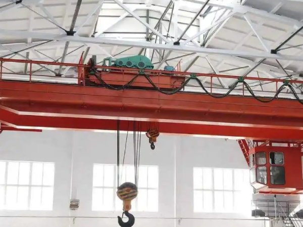 控制箱內部接地線路如何布置以確保**？單梁行車控制箱接地系統解析